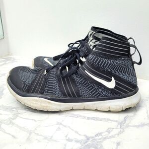 Nike Black & White Sneakers Running Shoes Size: 8.5US